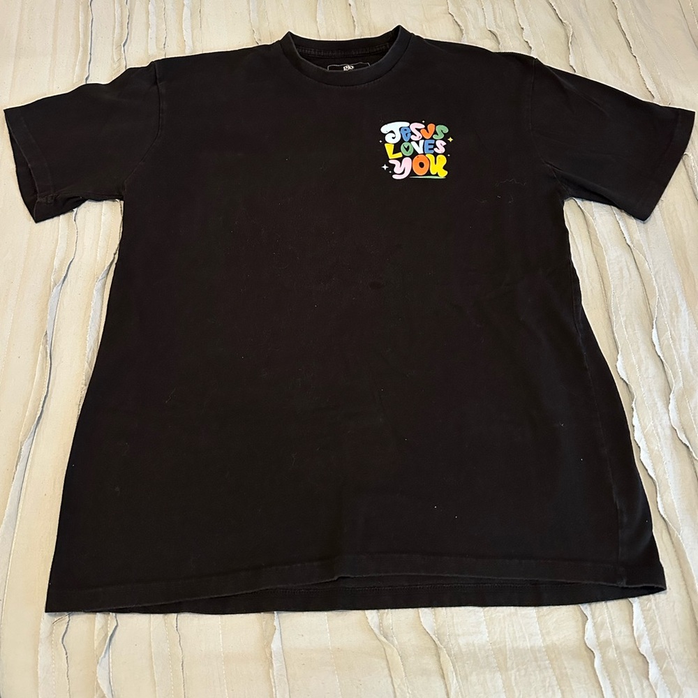Gods Love Overcomes T-Shirt | Size XL